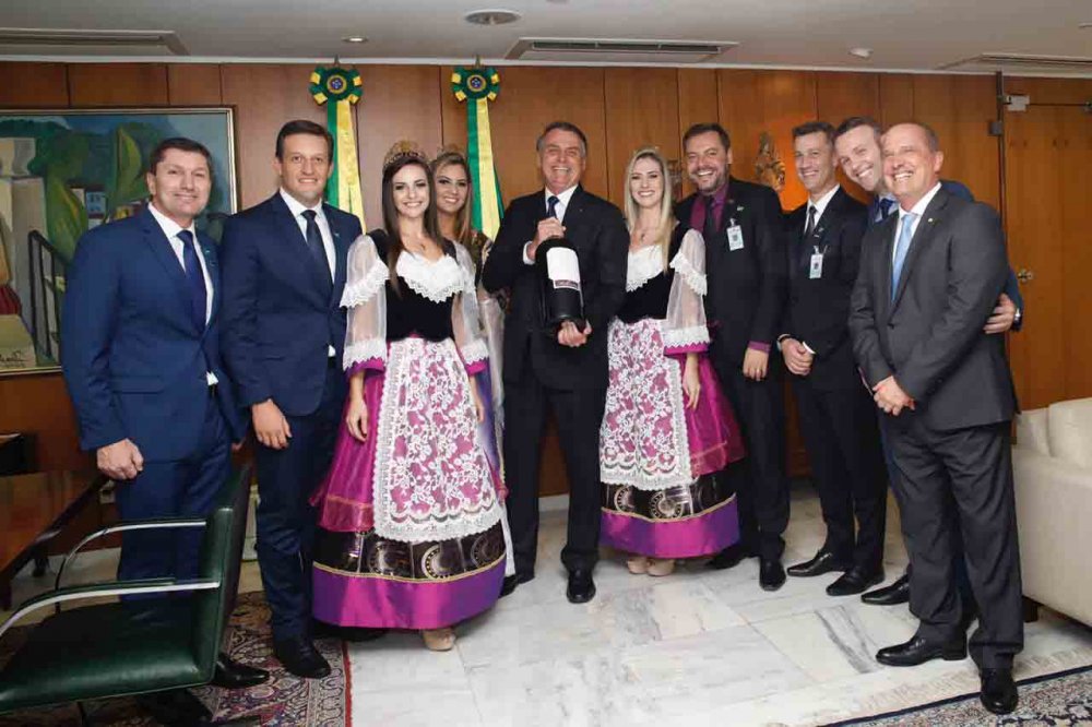 Presidente Bolsonaro recebe convite para abertura da ExpoBento/Fenavinho